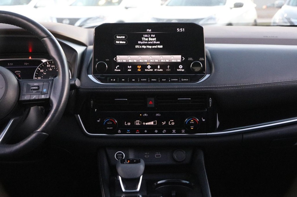 Nissan Rogue Vehicle Image 26