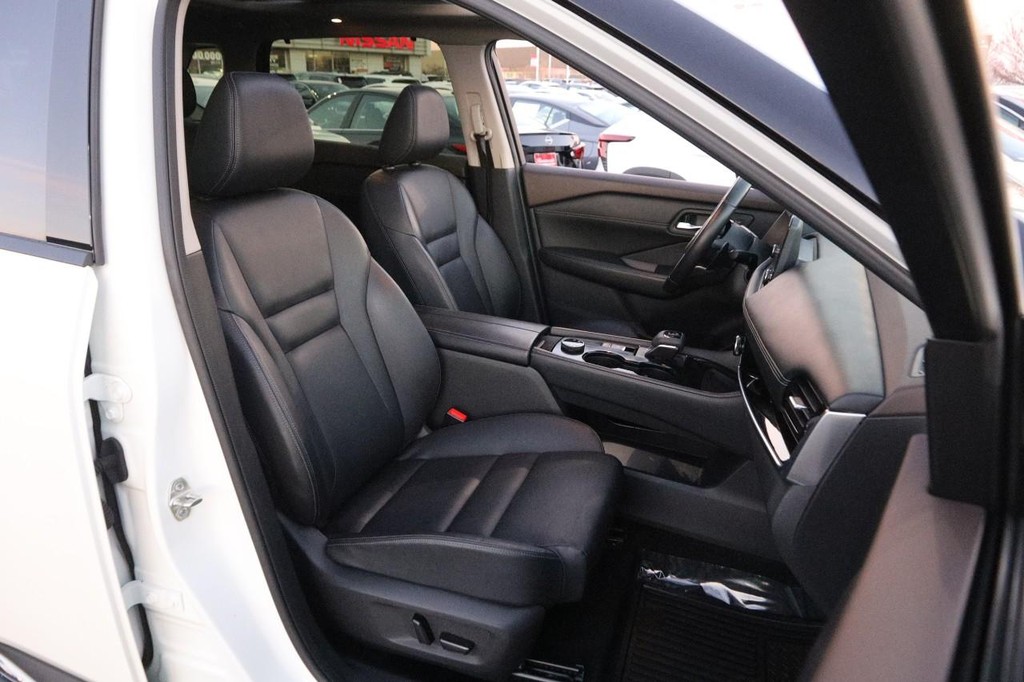 Nissan Rogue Vehicle Image 28