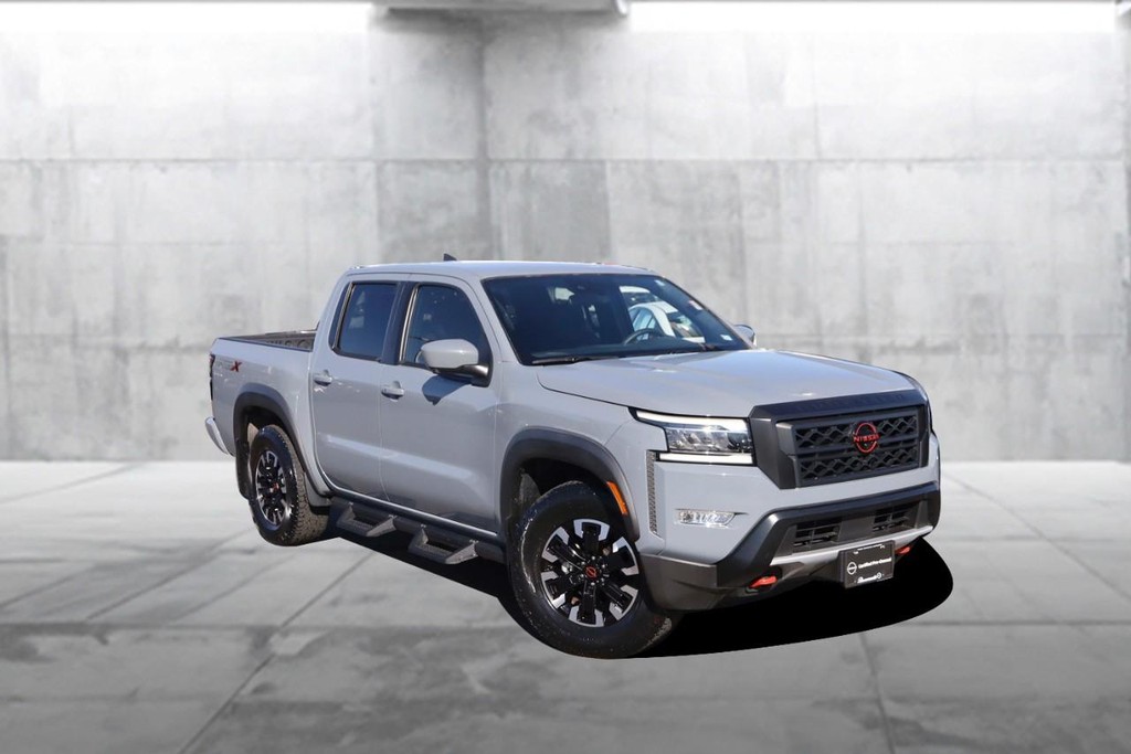 Nissan Frontier Vehicle Full-screen Gallery Image 2