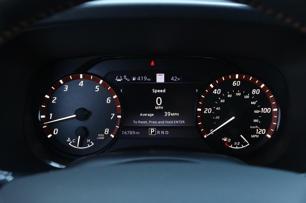 Nissan Frontier Vehicle Full-screen Gallery Image 13