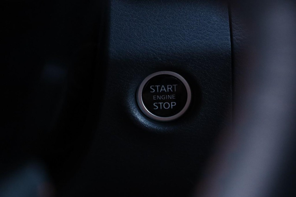 Nissan Frontier Vehicle Full-screen Gallery Image 14