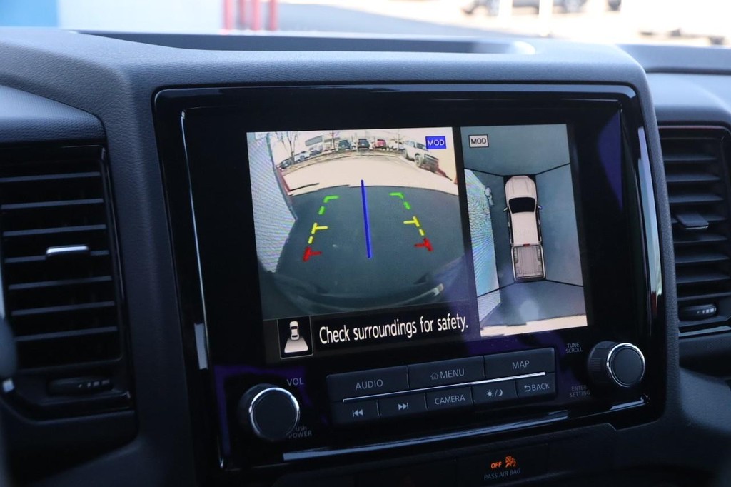 Nissan Frontier Vehicle Full-screen Gallery Image 16