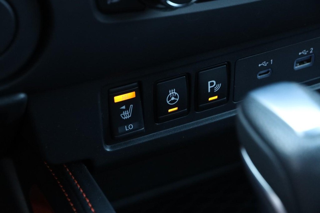 Nissan Frontier Vehicle Full-screen Gallery Image 19