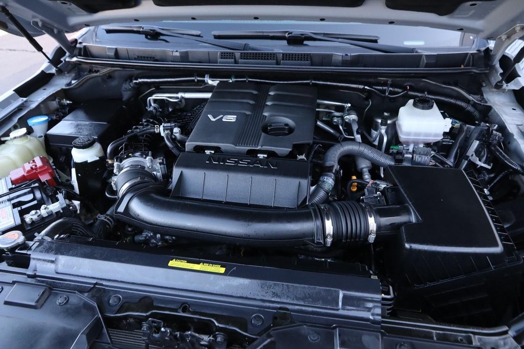 Nissan Frontier Vehicle Full-screen Gallery Image 28