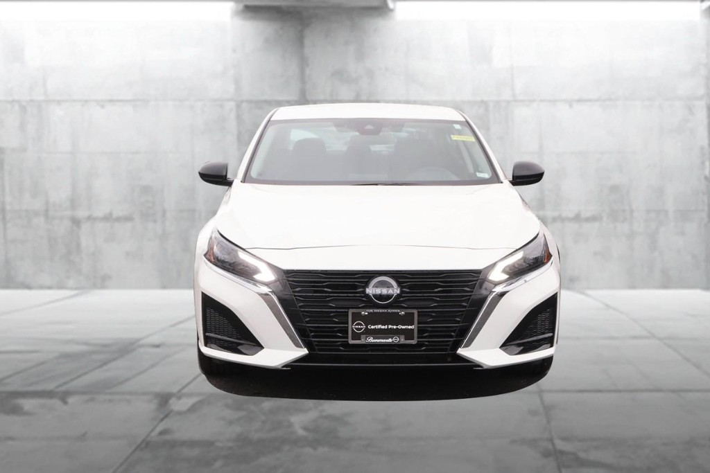 Nissan Altima Vehicle Image 04