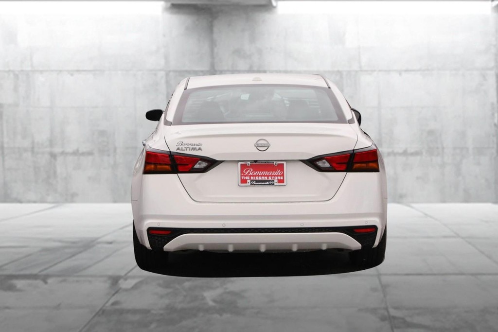 Nissan Altima Vehicle Image 06