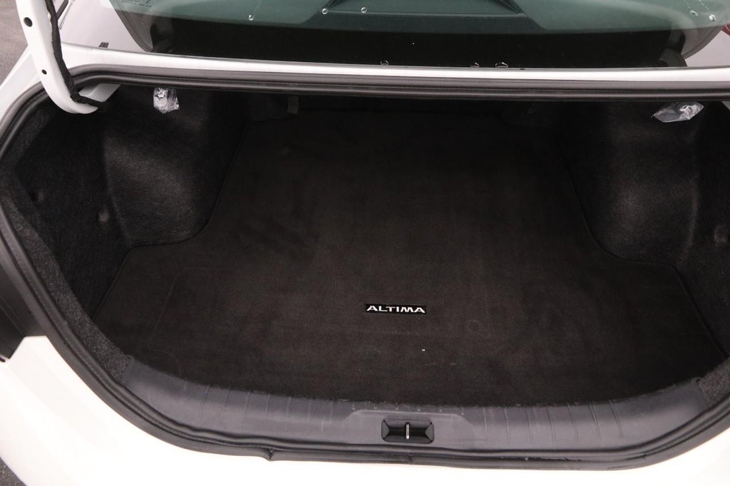 Nissan Altima Vehicle Image 07