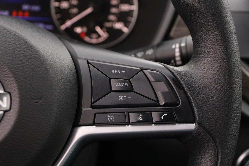 Nissan Altima Vehicle Image 12