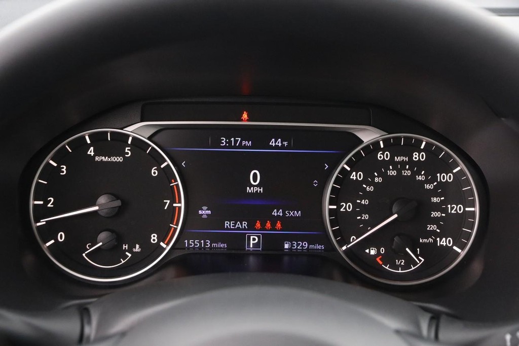 Nissan Altima Vehicle Image 13