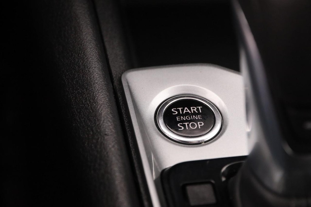 Nissan Altima Vehicle Image 14