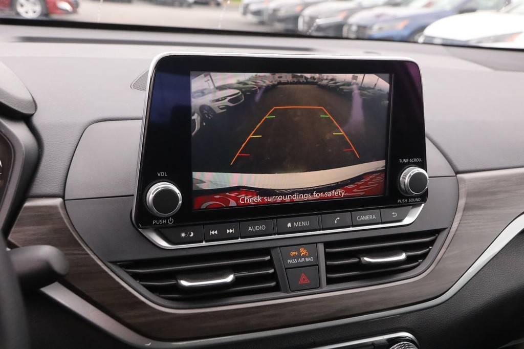 Nissan Altima Vehicle Image 17