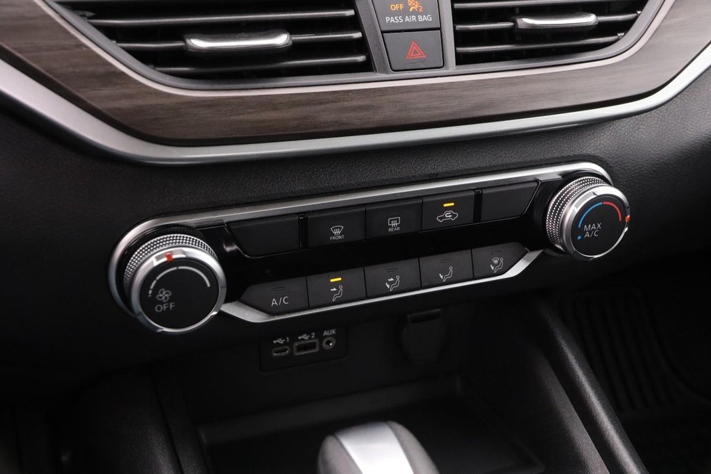 Nissan Altima Vehicle Image 18