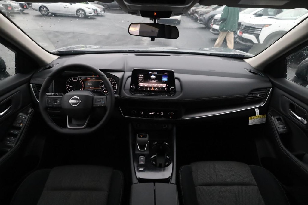 Nissan Rogue Vehicle Image 07