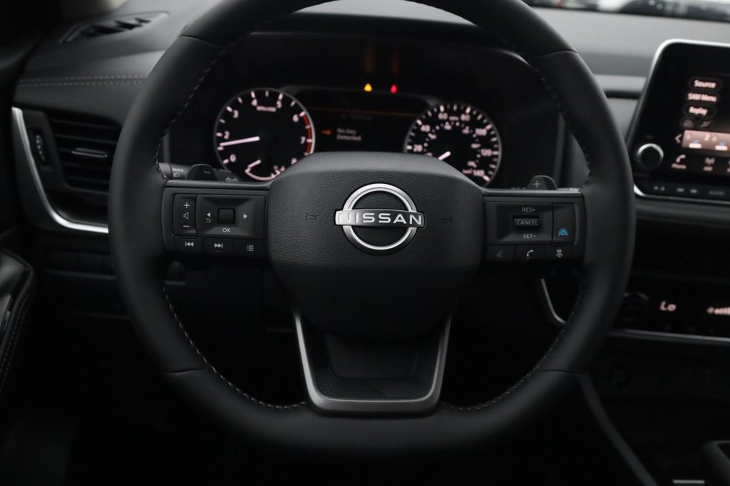 Nissan Rogue Vehicle Image 08