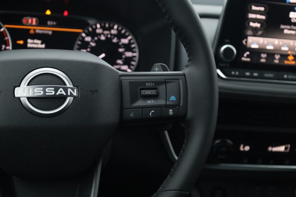 Nissan Rogue Vehicle Image 09