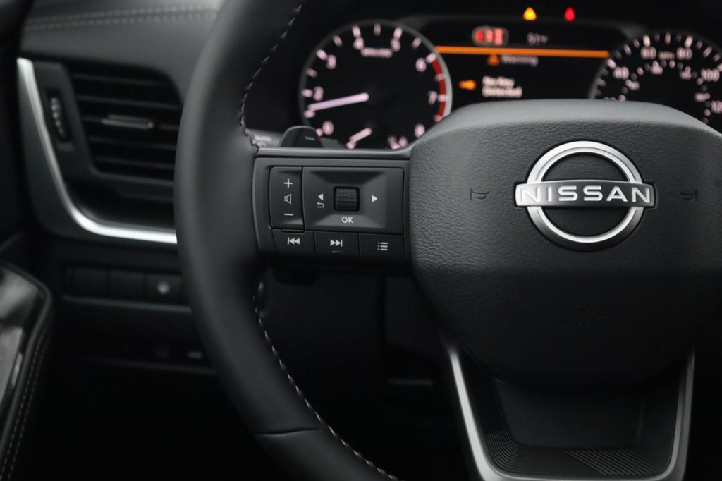 Nissan Rogue Vehicle Image 10