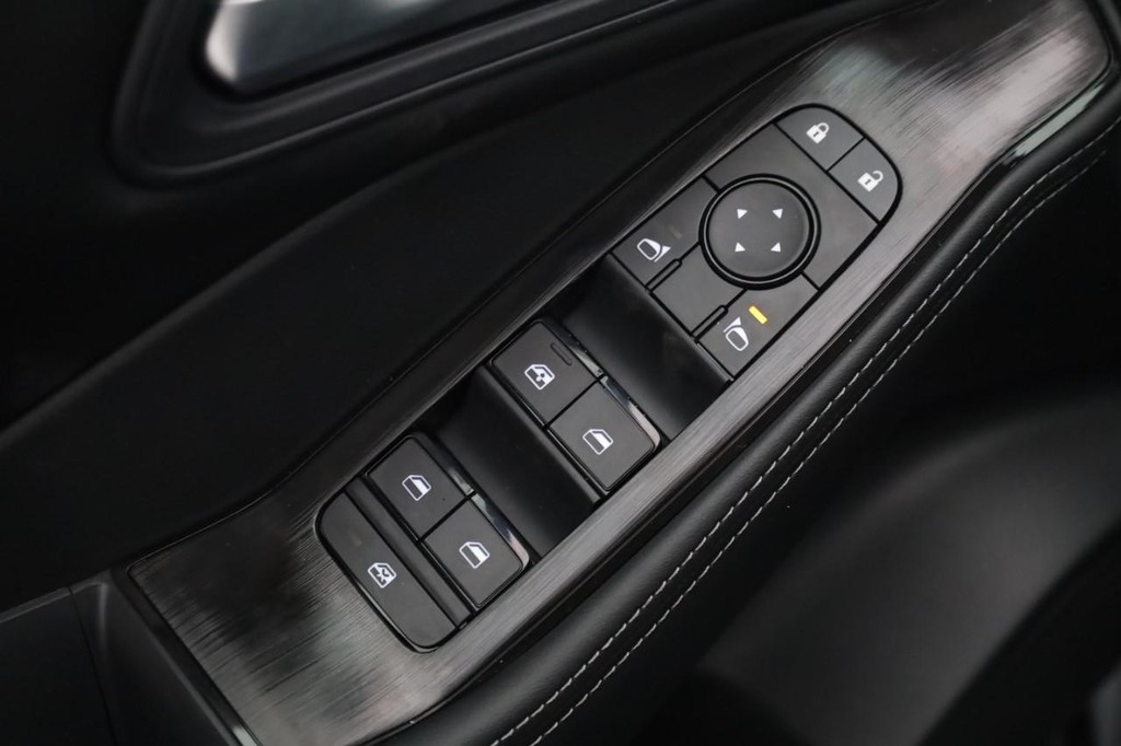 Nissan Rogue Vehicle Image 11