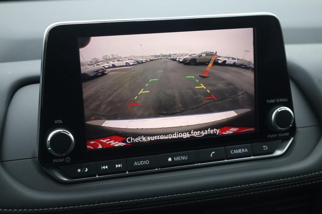 Nissan Rogue Vehicle Image 15