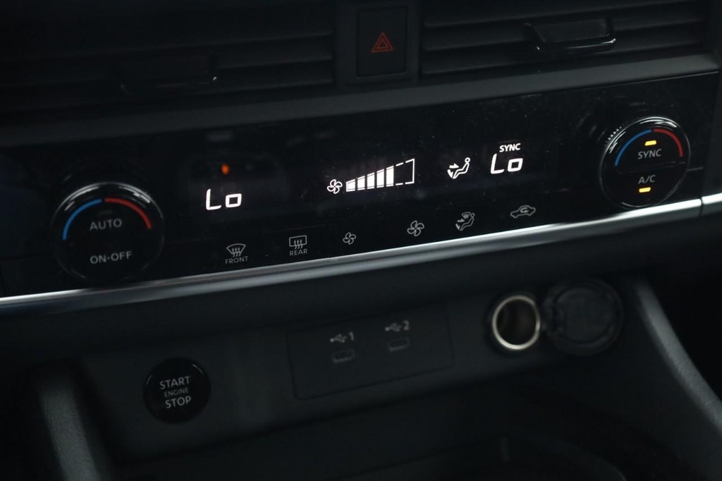 Nissan Rogue Vehicle Image 16