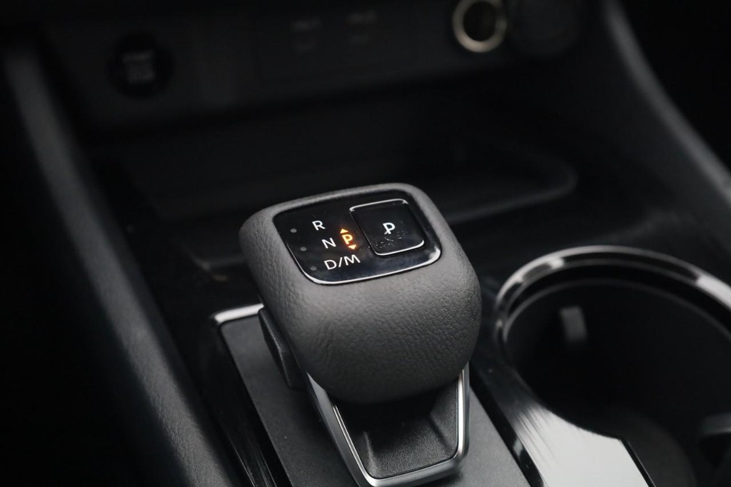 Nissan Rogue Vehicle Image 18