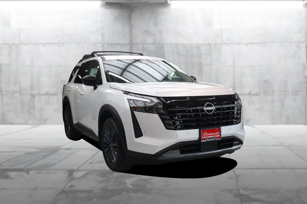 Nissan Pathfinder Vehicle Image 02