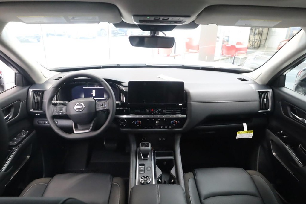 Nissan Pathfinder Vehicle Image 06