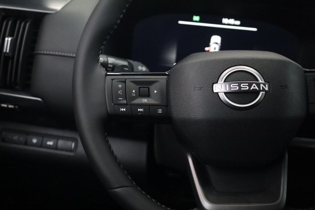 Nissan Pathfinder Vehicle Image 09