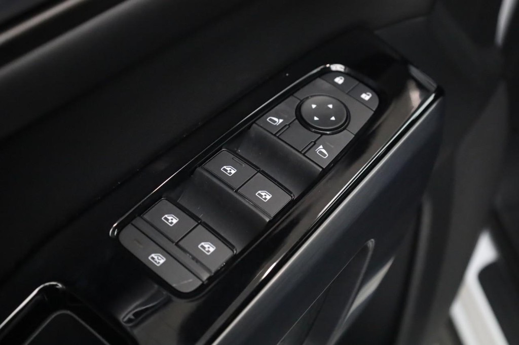 Nissan Pathfinder Vehicle Image 10