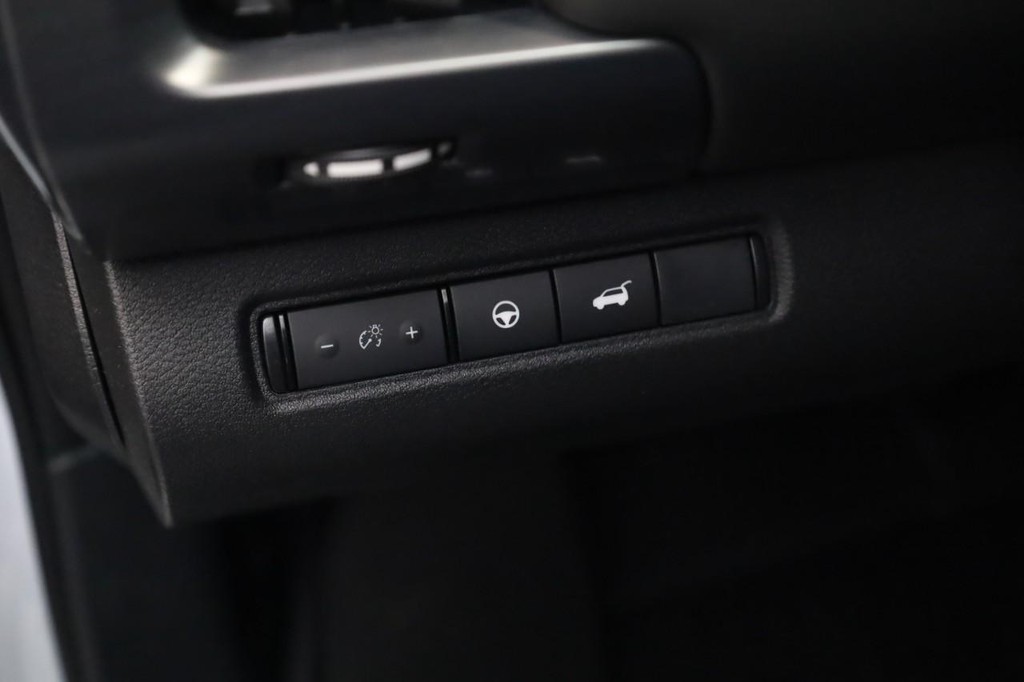 Nissan Pathfinder Vehicle Image 11