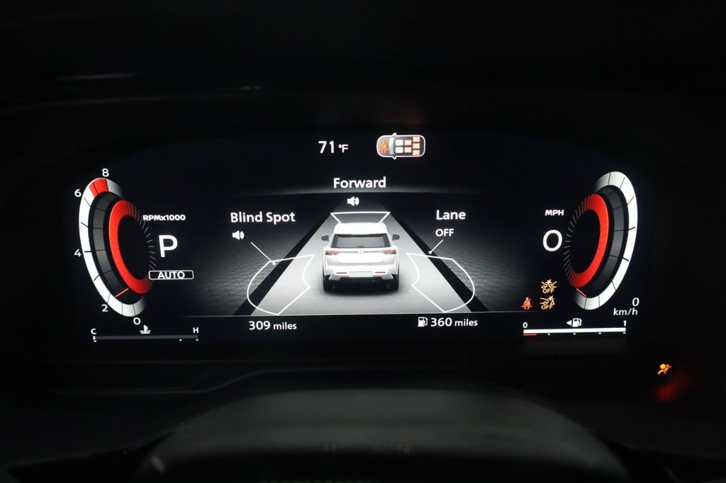 Nissan Pathfinder Vehicle Image 12