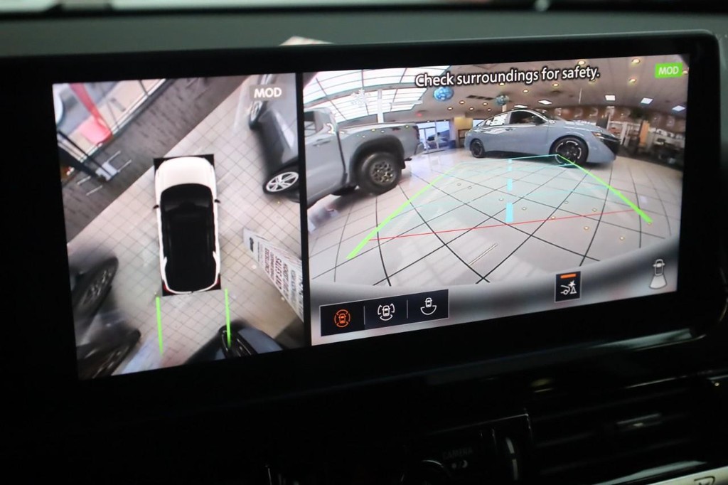 Nissan Pathfinder Vehicle Image 14