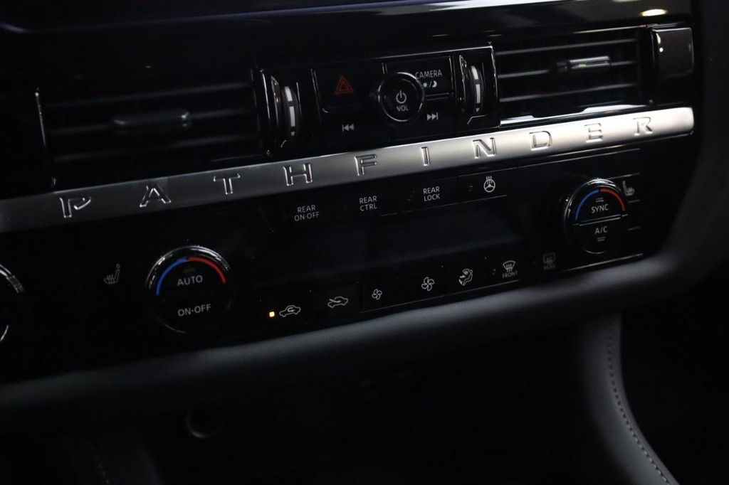 Nissan Pathfinder Vehicle Image 15