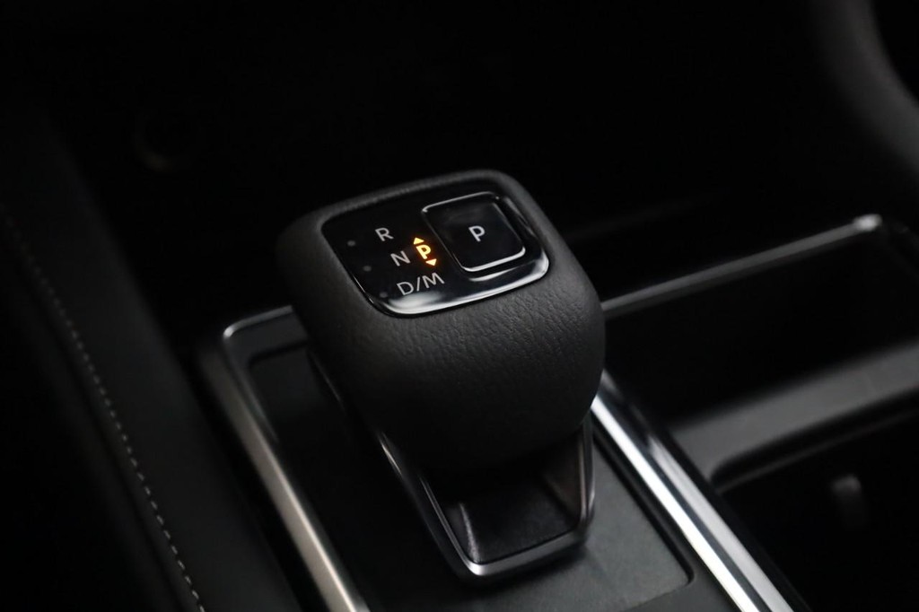 Nissan Pathfinder Vehicle Image 16