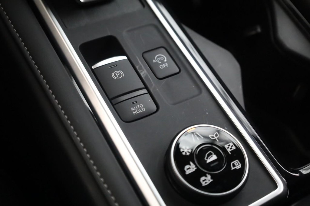 Nissan Pathfinder Vehicle Image 17