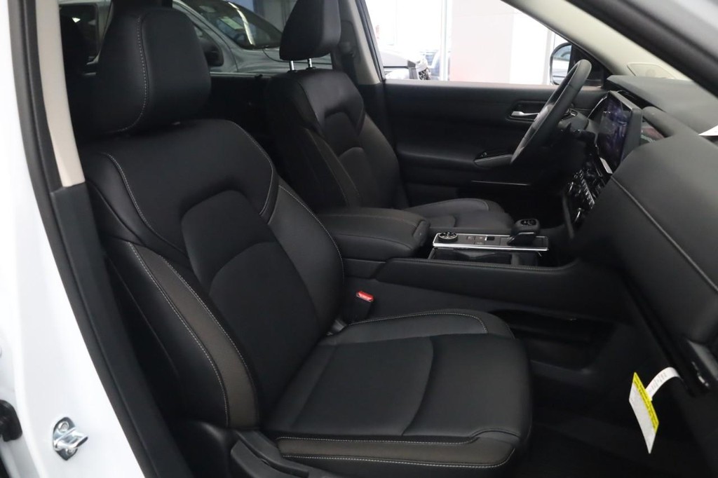 Nissan Pathfinder Vehicle Image 19