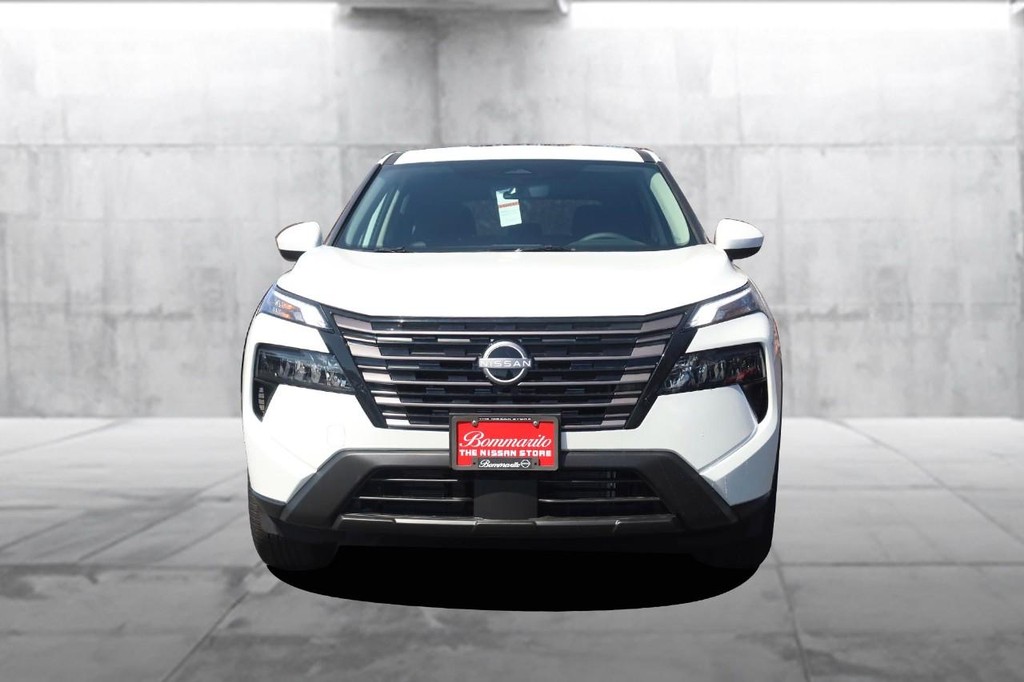 Nissan Rogue Vehicle Image 04