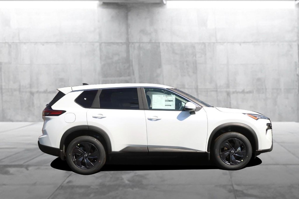 Nissan Rogue Vehicle Image 05