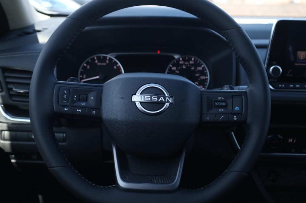 Nissan Rogue Vehicle Image 08