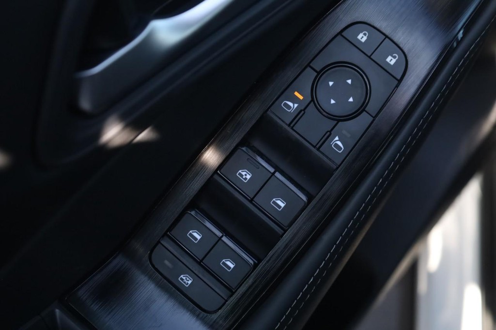 Nissan Rogue Vehicle Image 11