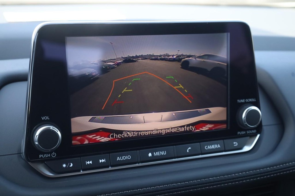 Nissan Rogue Vehicle Image 14