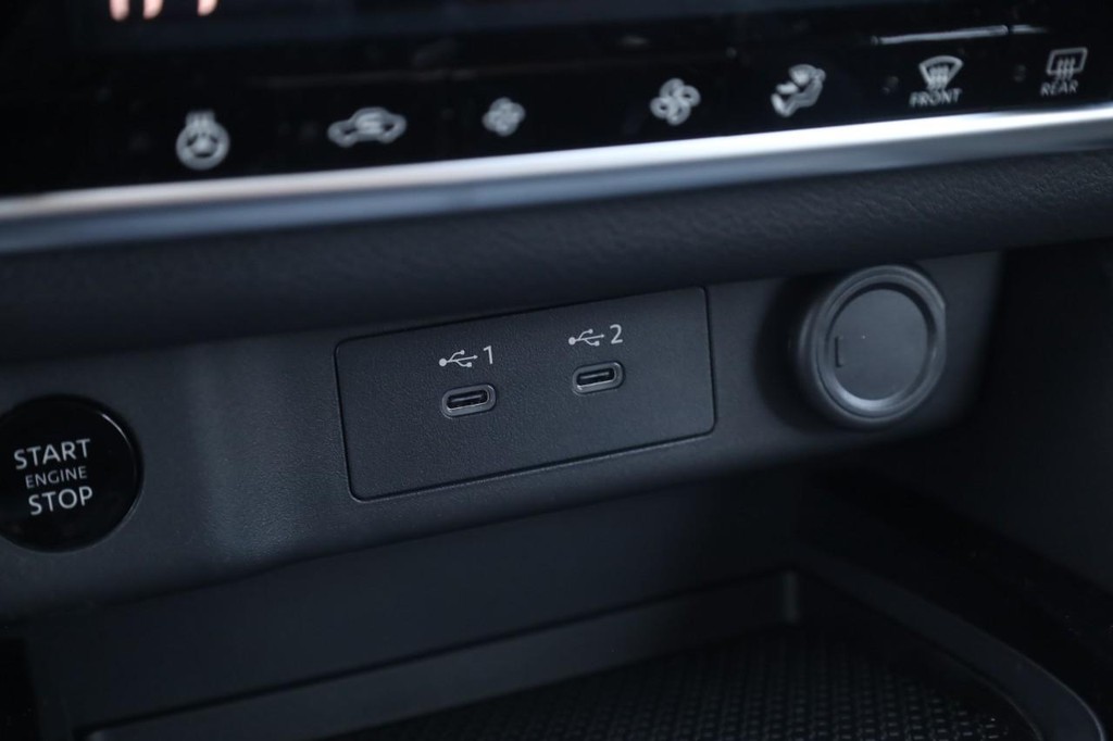 Nissan Rogue Vehicle Image 16