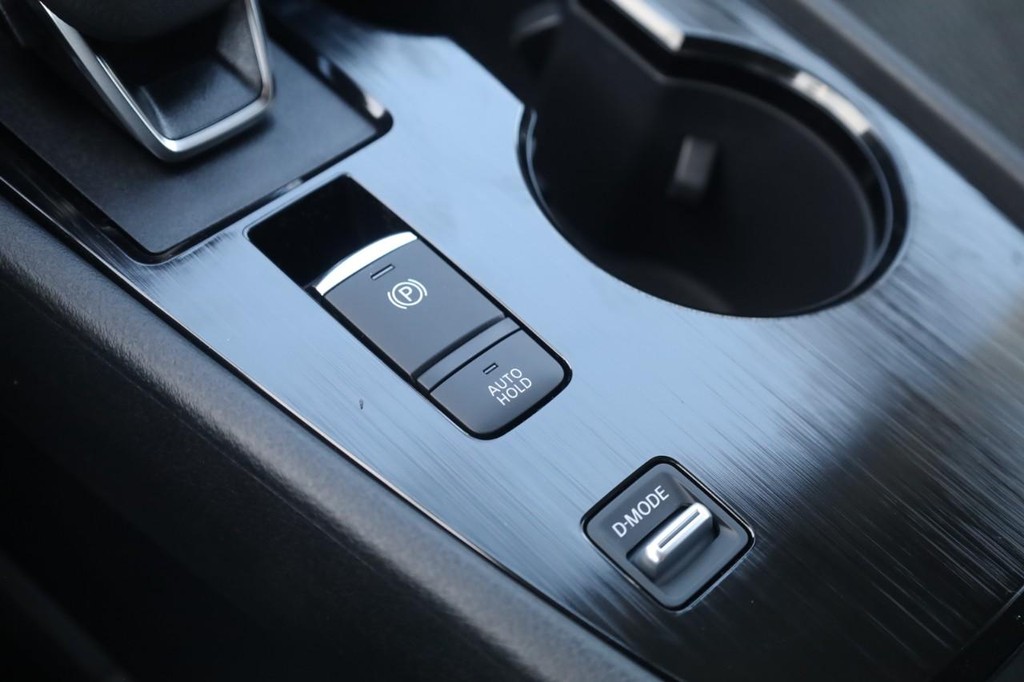 Nissan Rogue Vehicle Image 18