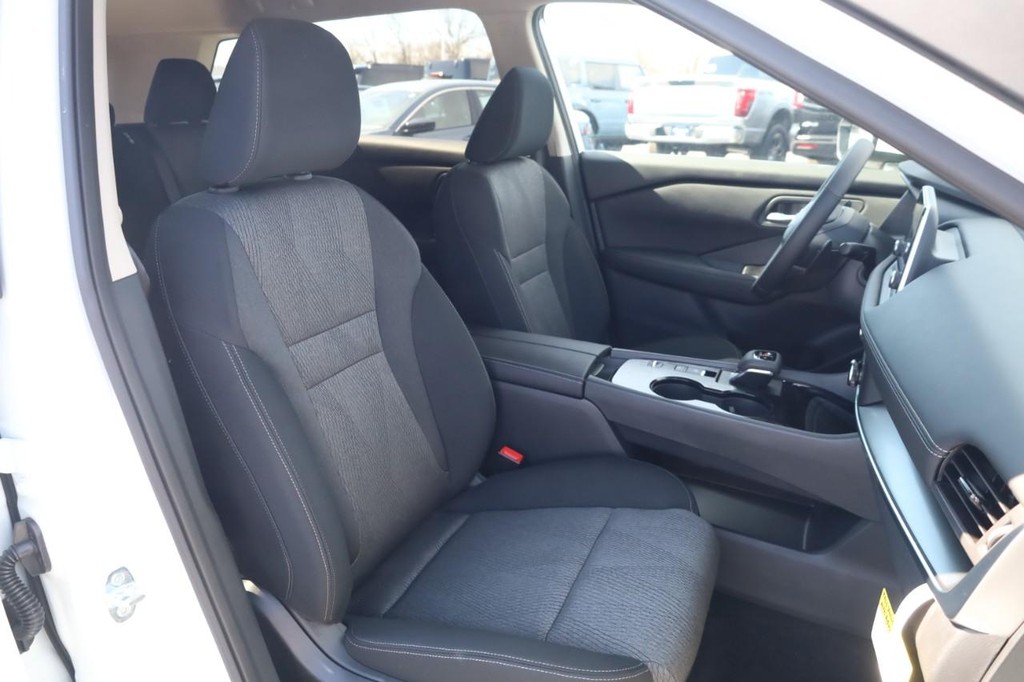 Nissan Rogue Vehicle Image 20