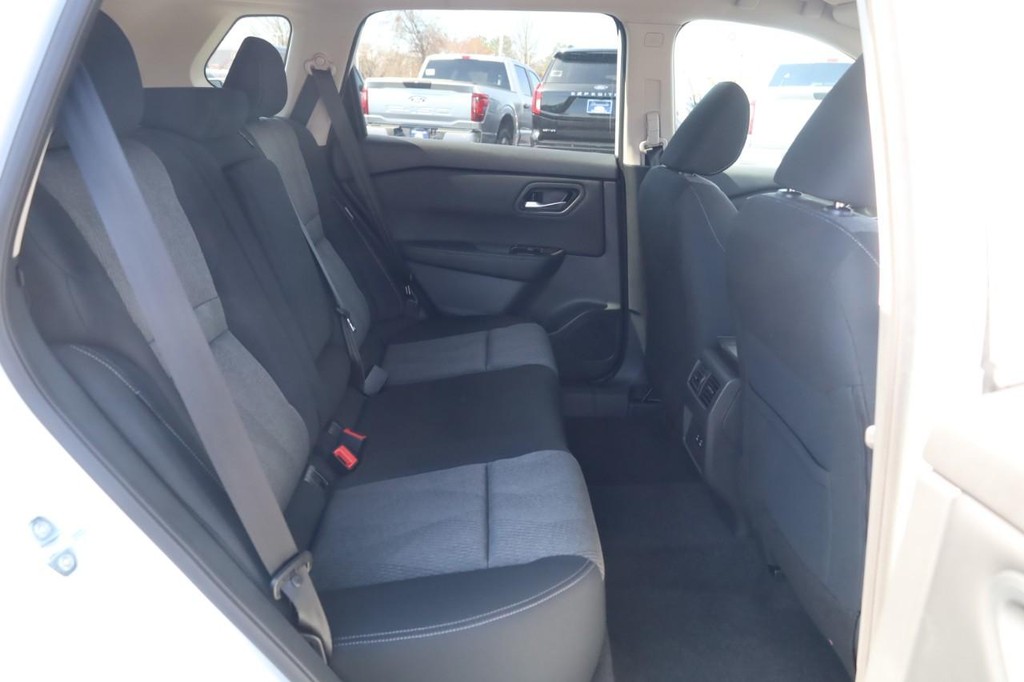 Nissan Rogue Vehicle Image 21