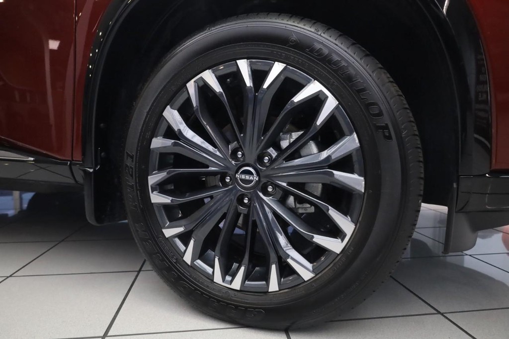 Nissan Rogue Vehicle Image 02