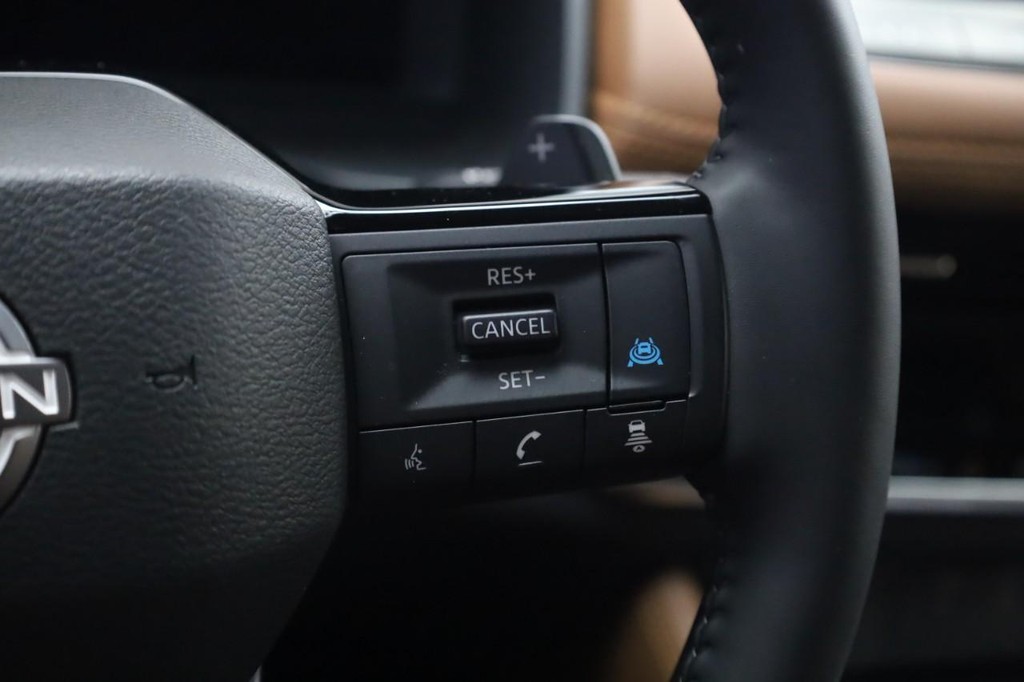 Nissan Rogue Vehicle Image 08