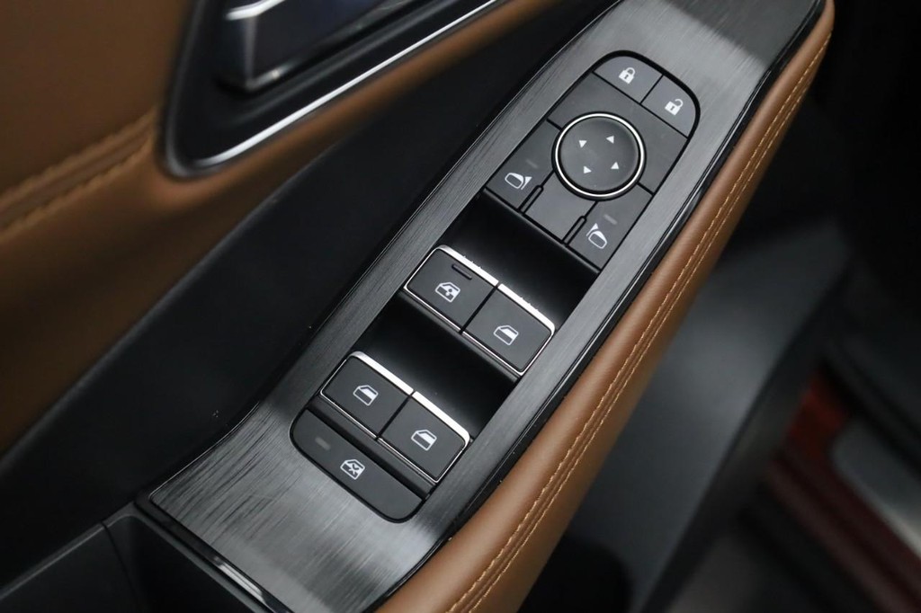 Nissan Rogue Vehicle Image 10