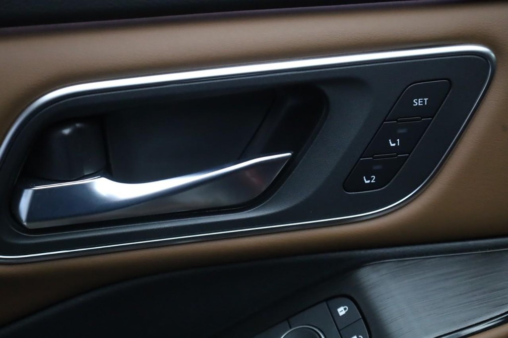 Nissan Rogue Vehicle Image 11