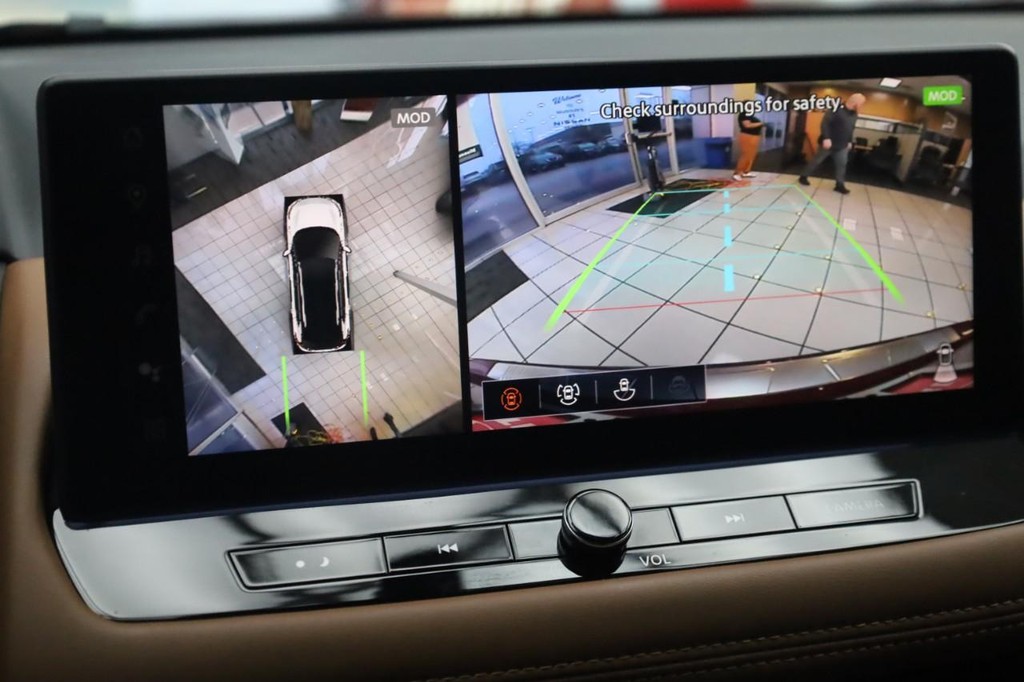 Nissan Rogue Vehicle Image 14