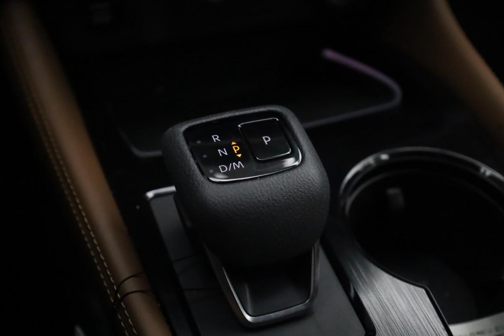 Nissan Rogue Vehicle Image 17